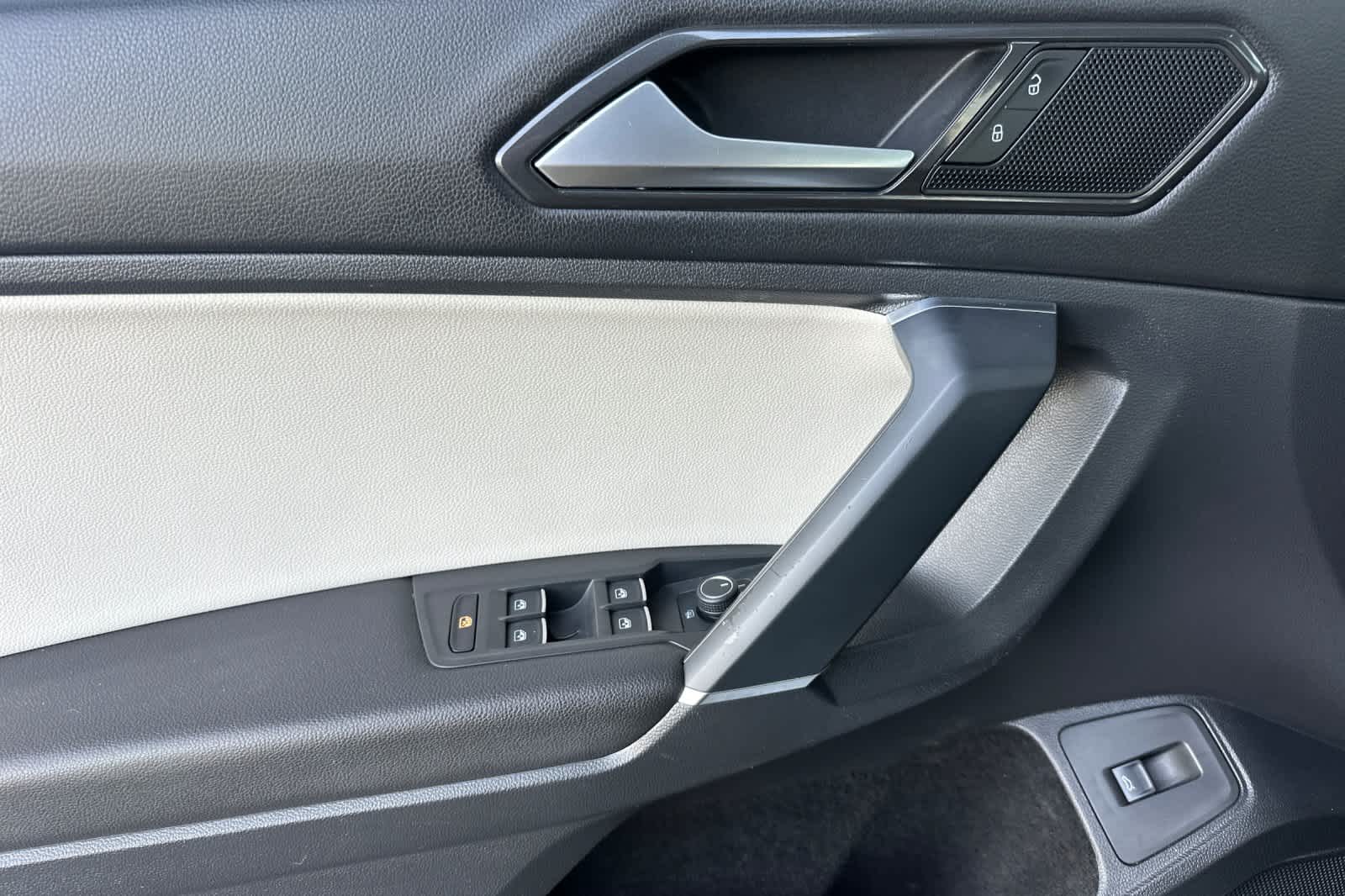 Thumbnail: 2018 Volkswagen Tiguan - 12