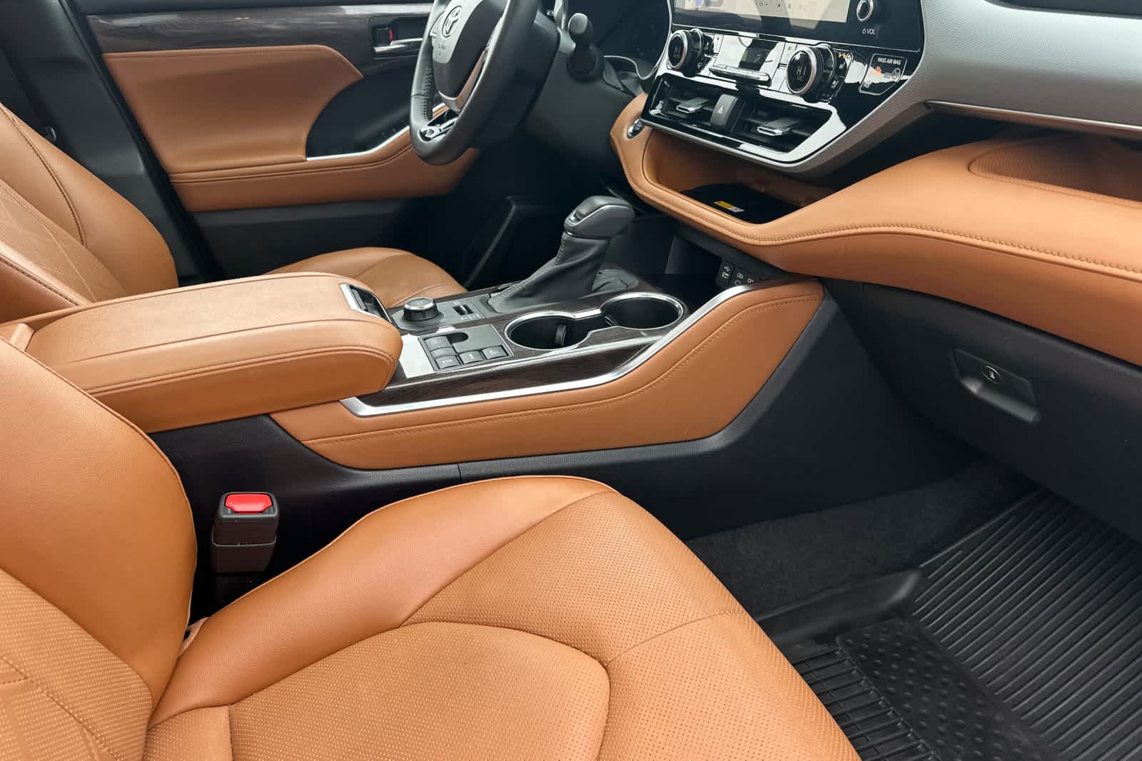 Thumbnail: 2023 Toyota Highlander - 17