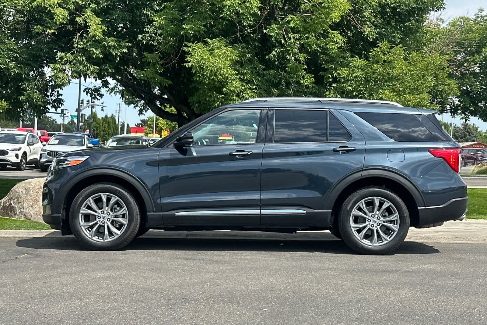 Thumbnail: 2022 Ford Explorer - 5