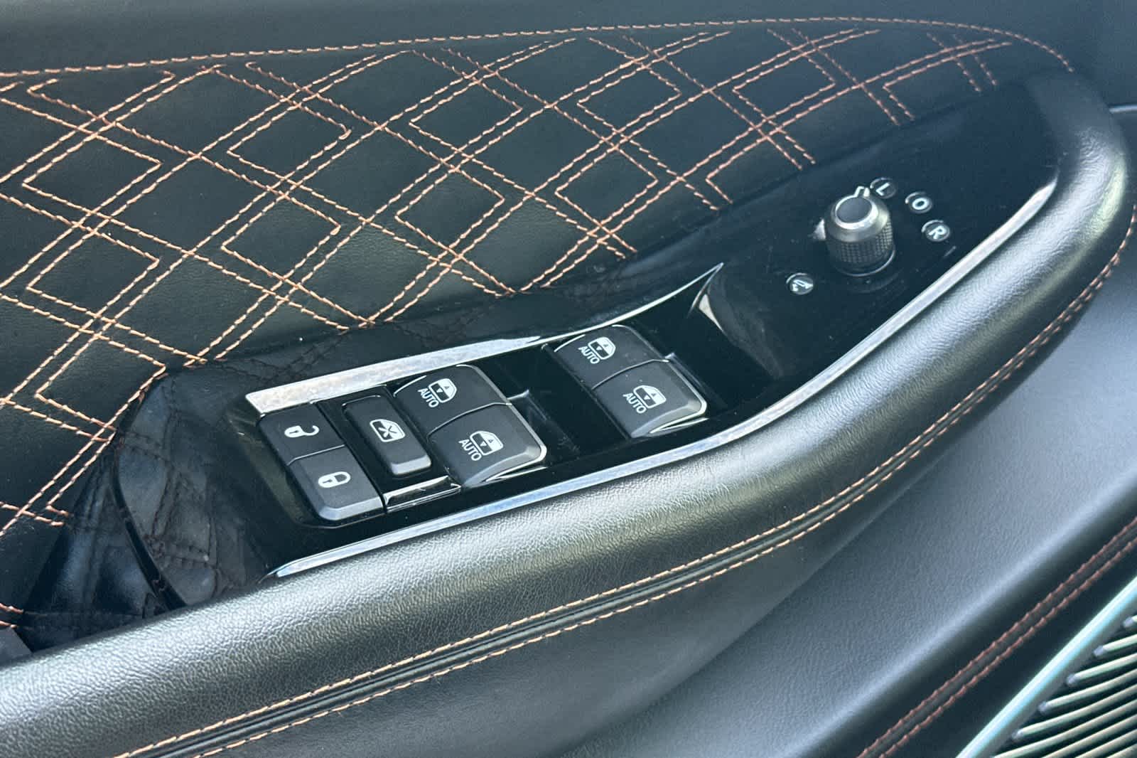 Thumbnail: 2023 Jeep Grand Cherokee - 12