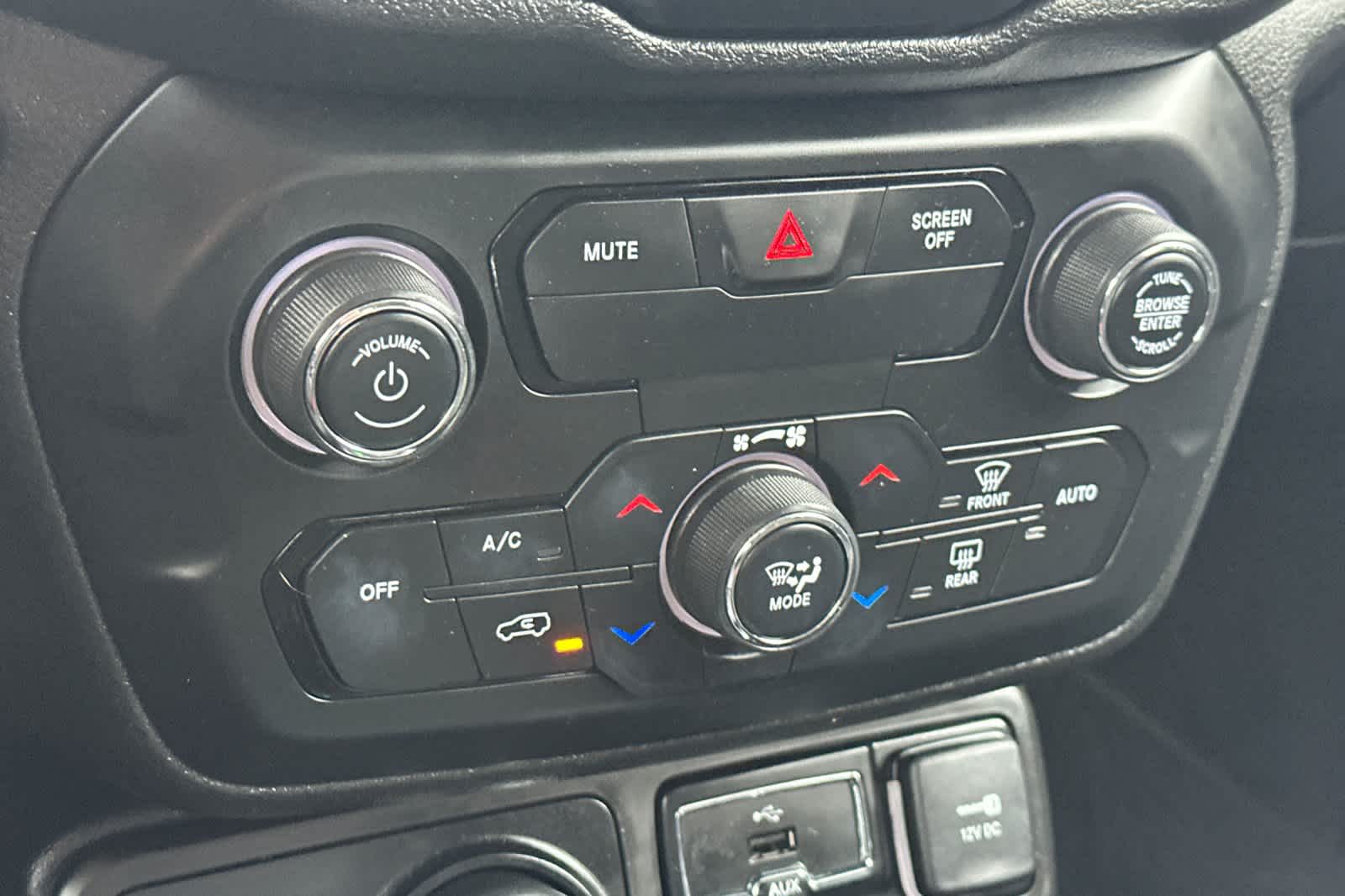 Thumbnail: 2018 Jeep Renegade - 20