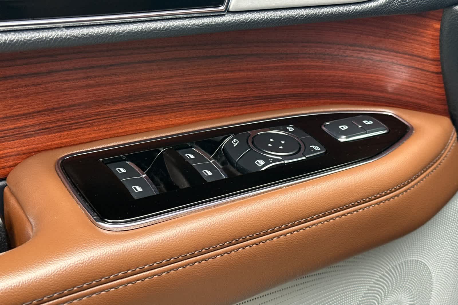 Thumbnail: 2024 Lincoln Navigator L - 13