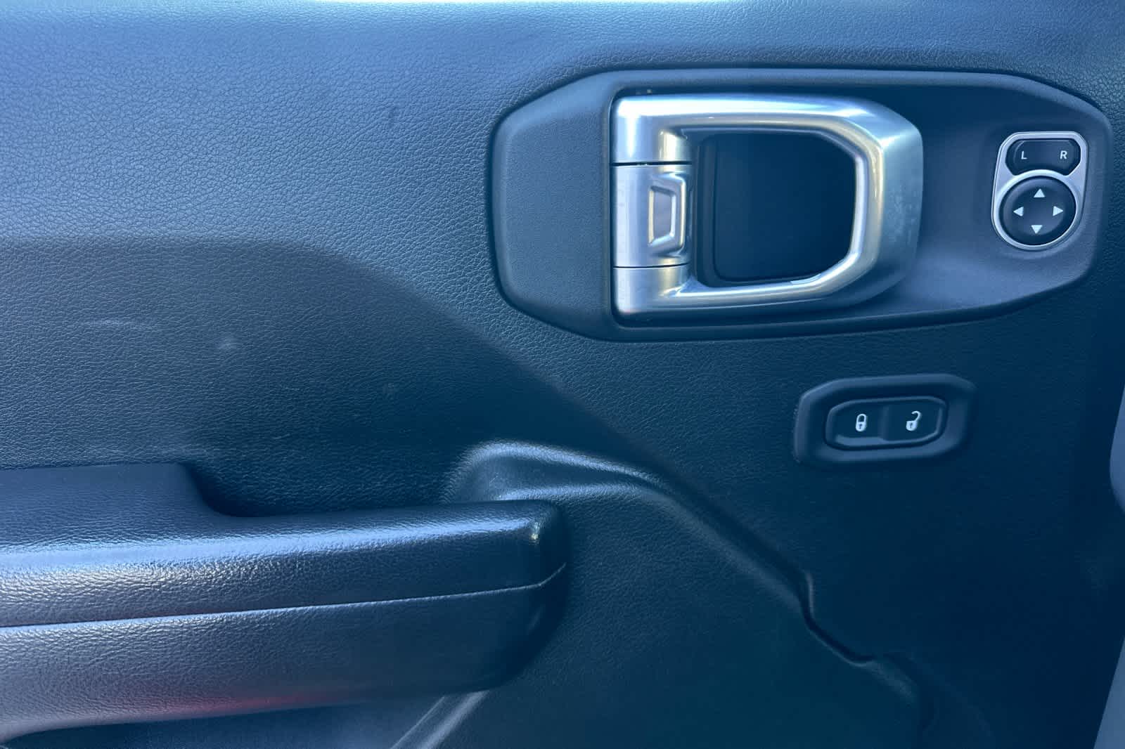 Thumbnail: 2020 Jeep Gladiator - 12