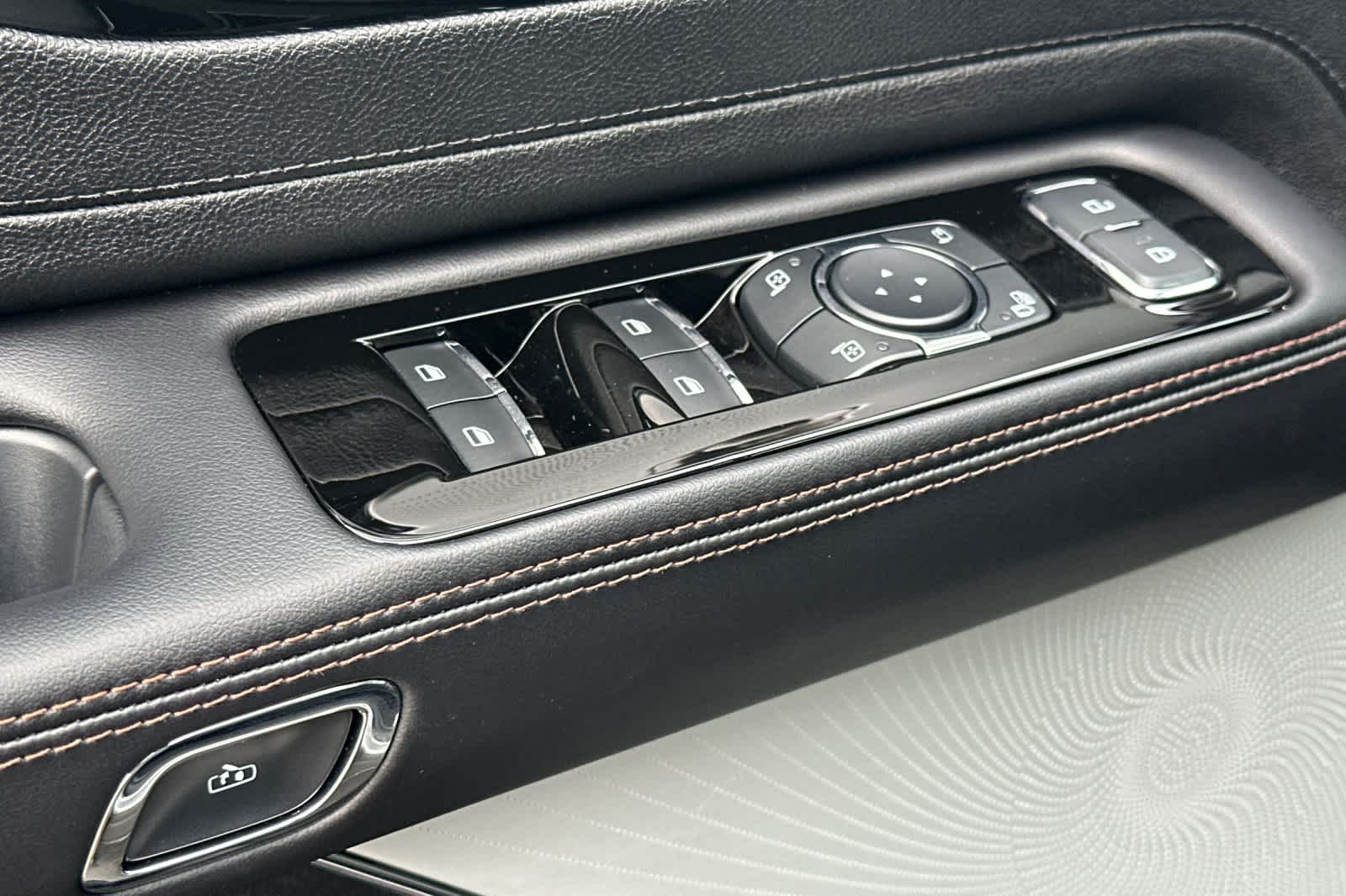 Thumbnail: 2023 Lincoln Aviator - 13