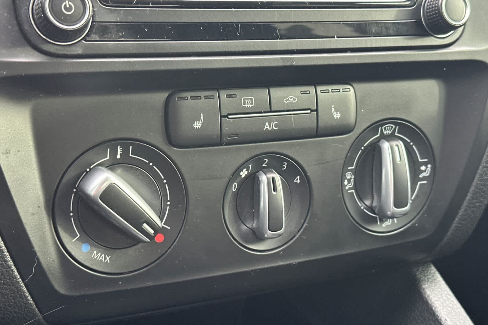 Thumbnail: 2017 Volkswagen Jetta - 19