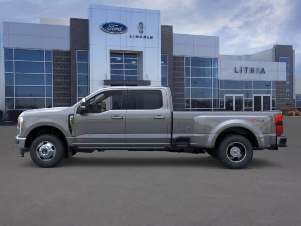 New 2026 Ford F-350 Lariat Truck Crew Cab