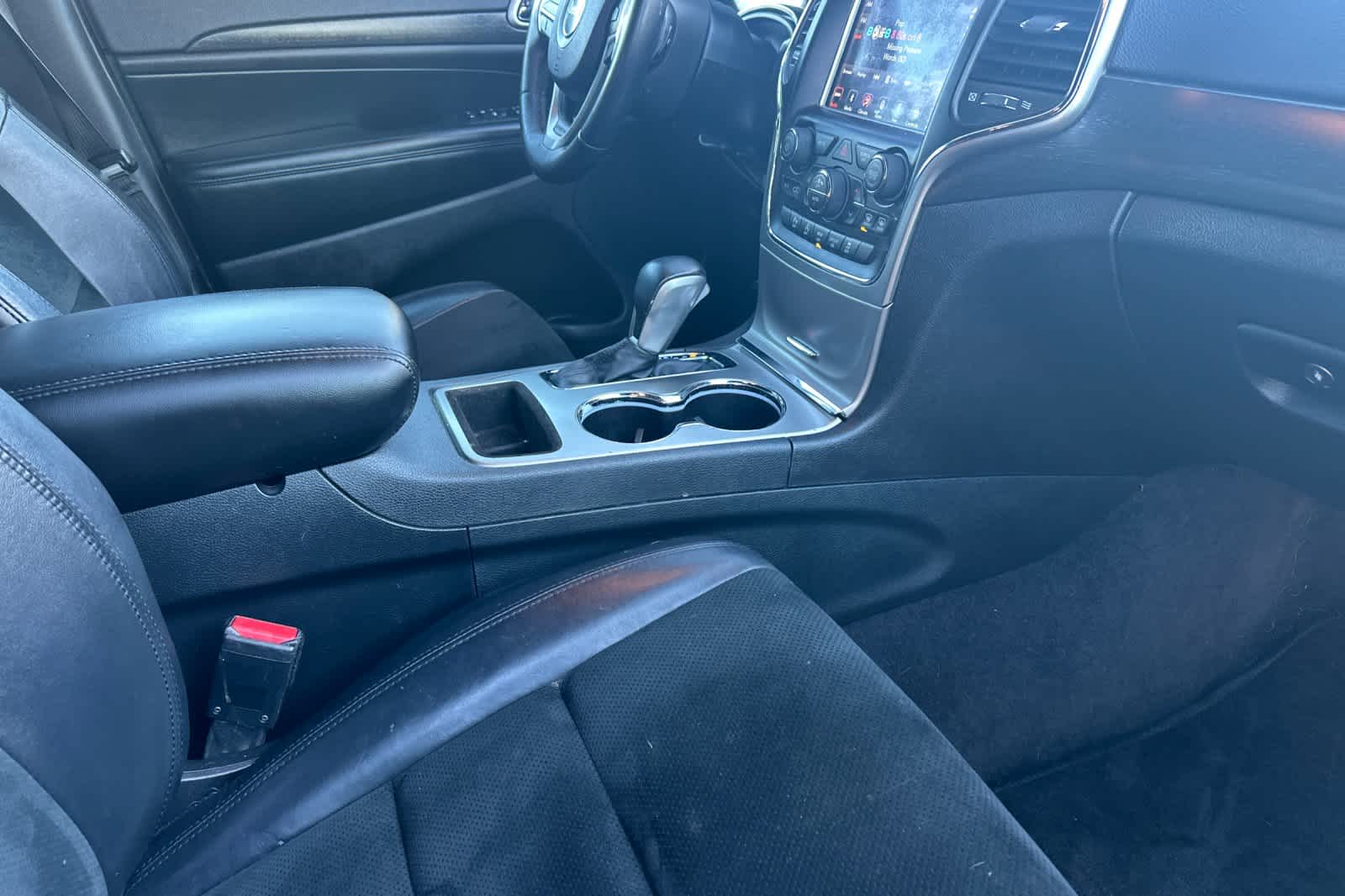 Thumbnail: 2018 Jeep Grand Cherokee - 16