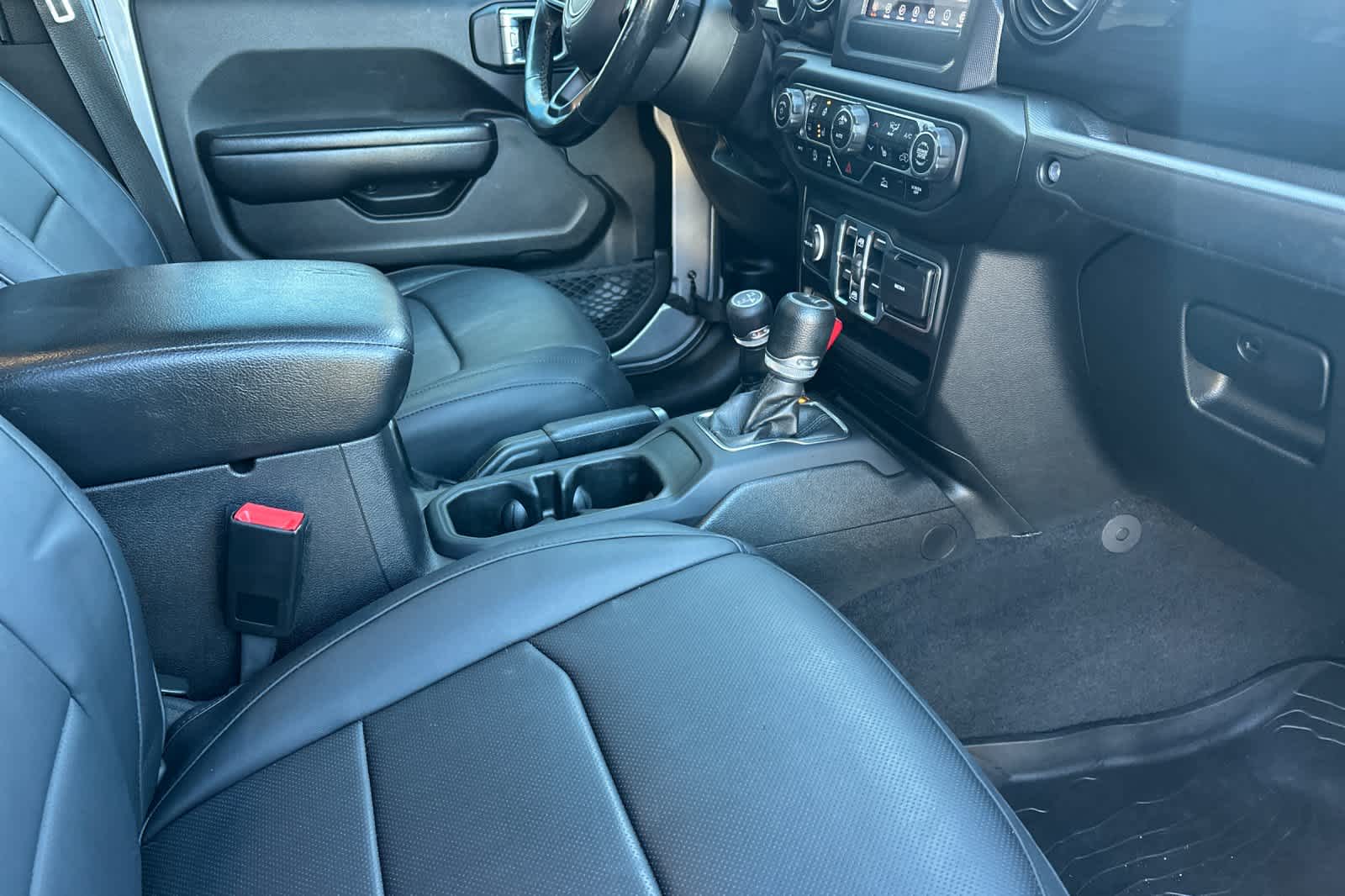 Thumbnail: 2020 Jeep Gladiator - 15