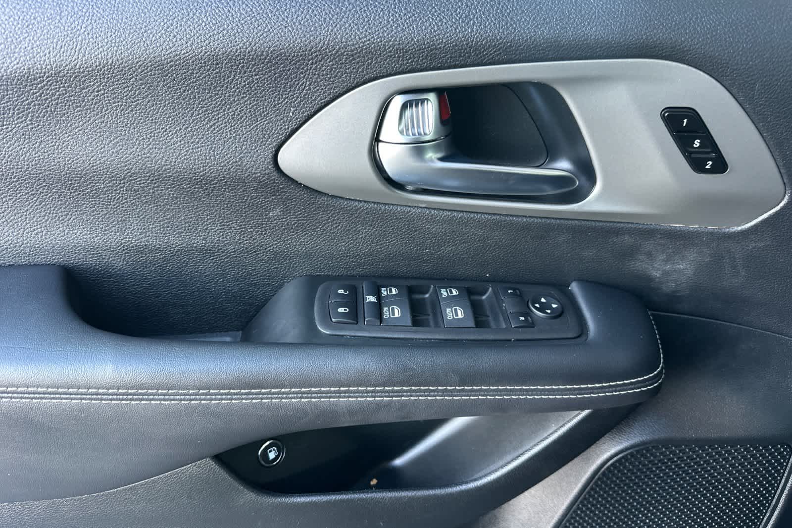 Thumbnail: 2025 Chrysler Pacifica - 12