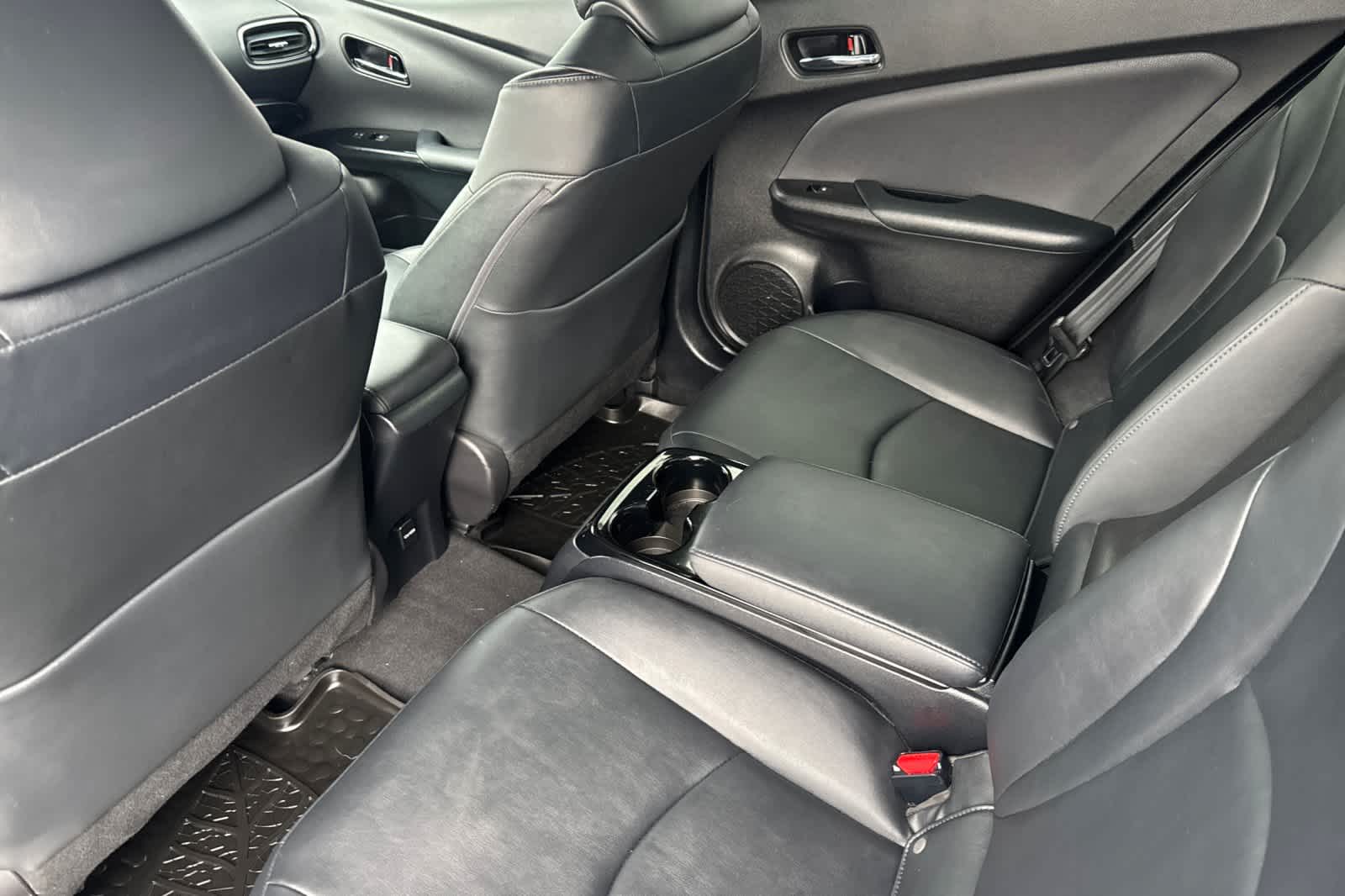 Thumbnail: 2017 Toyota Prius Prime - 4