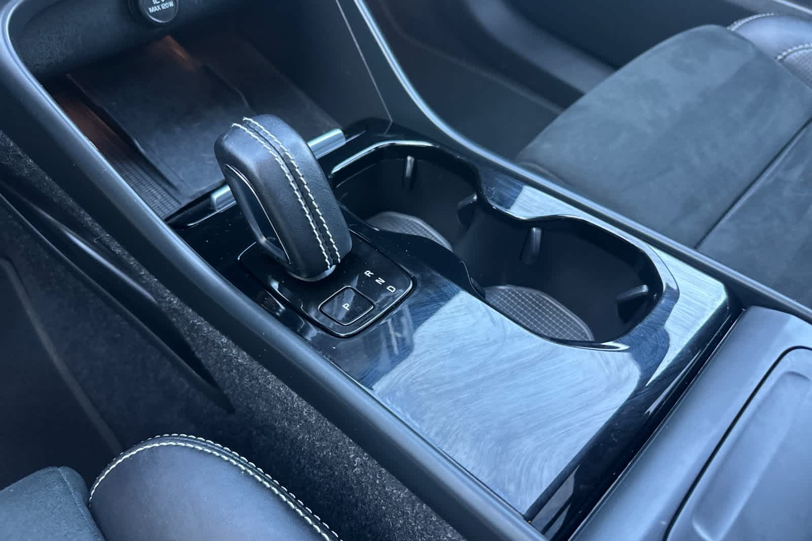 Thumbnail: 2021 Volvo XC40 - 22