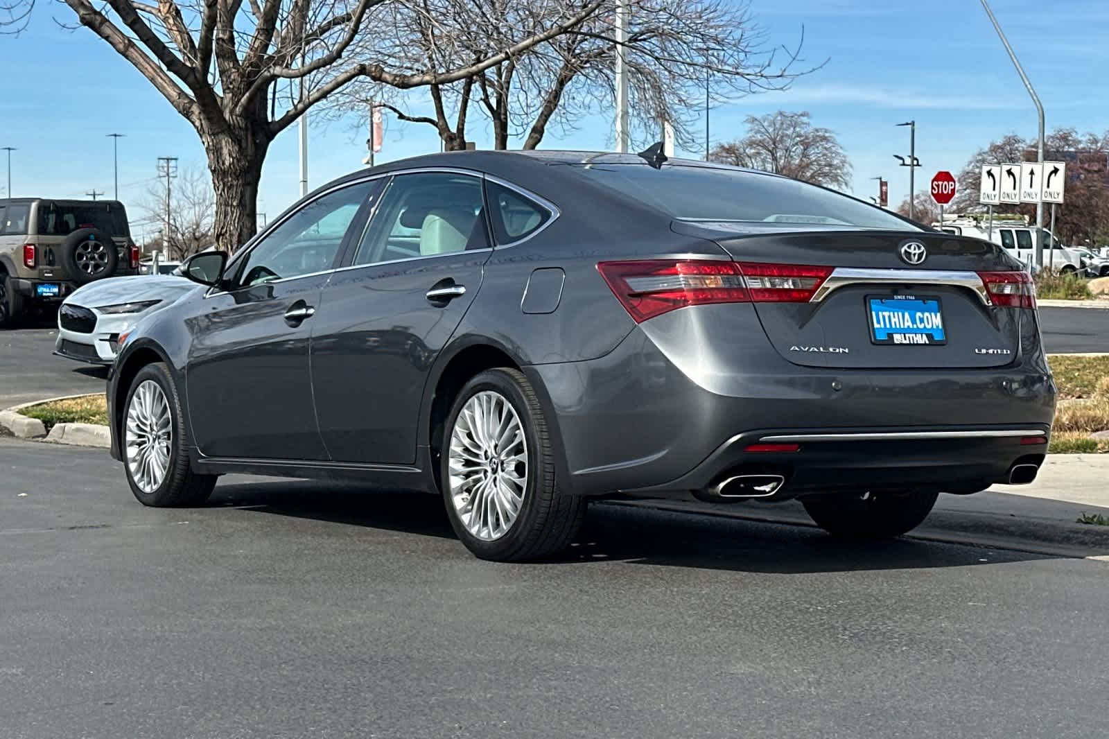 Thumbnail: 2017 Toyota Avalon - 6