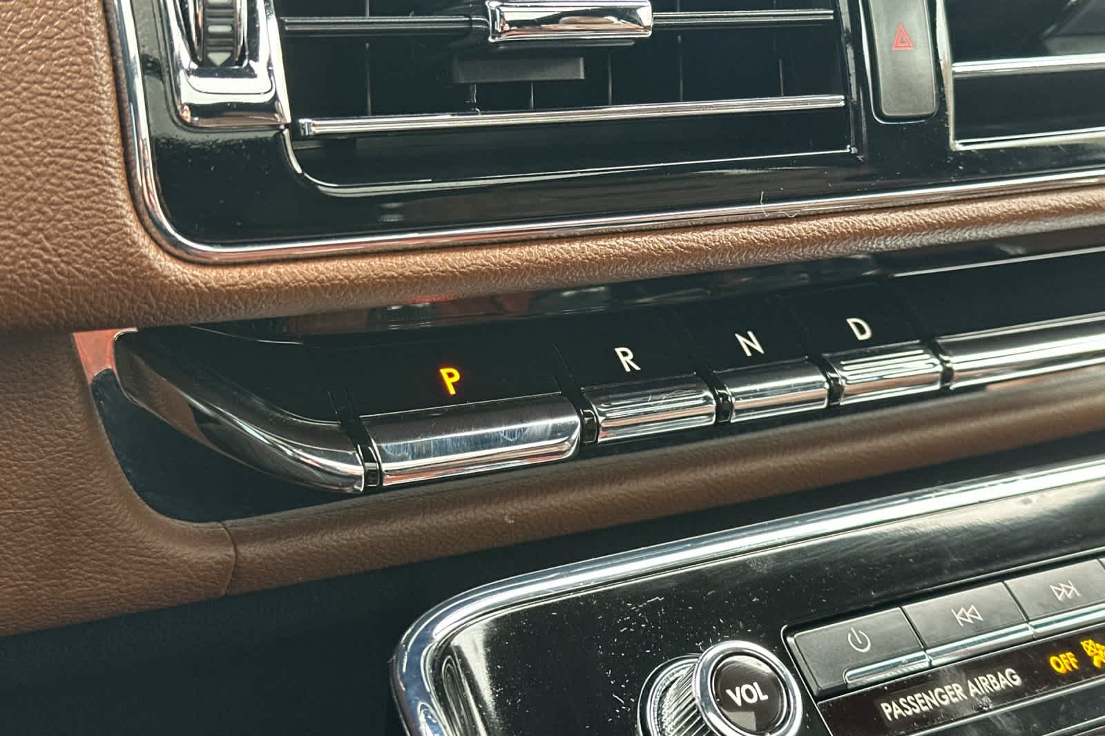 Thumbnail: 2024 Lincoln Navigator L - 23