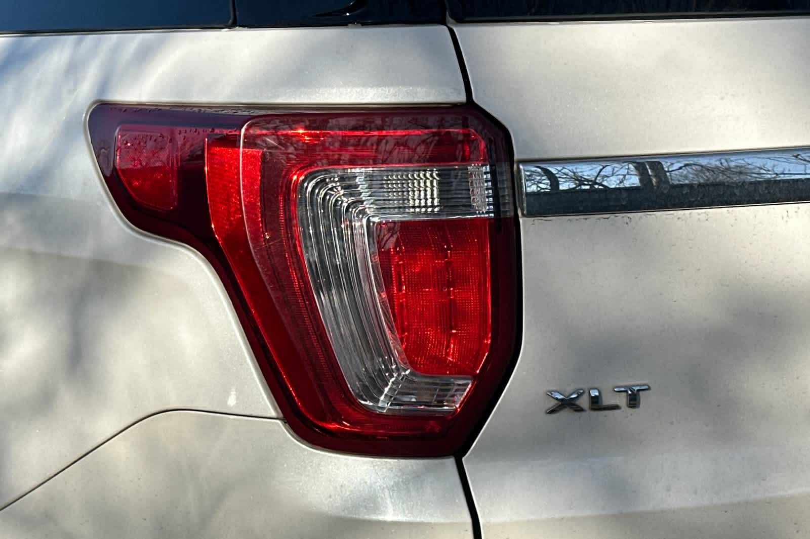 Thumbnail: 2016 Ford Explorer - 8