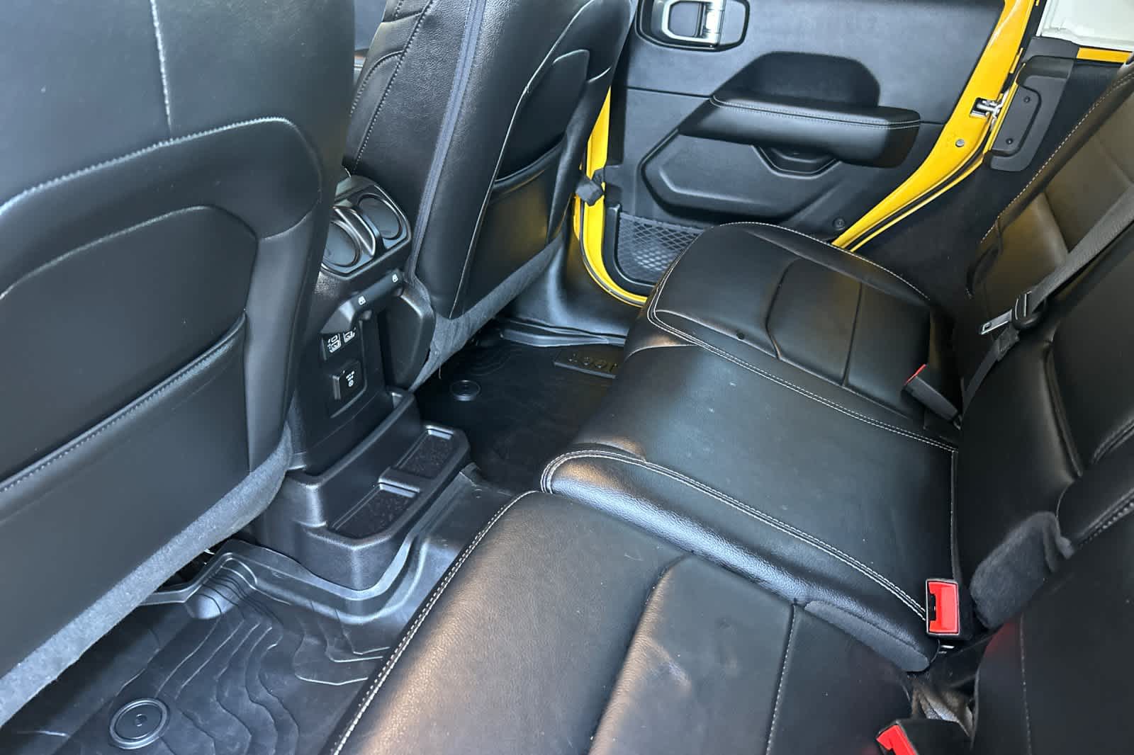 2019 Jeep Wrangler Unlimited Sahara photo 4