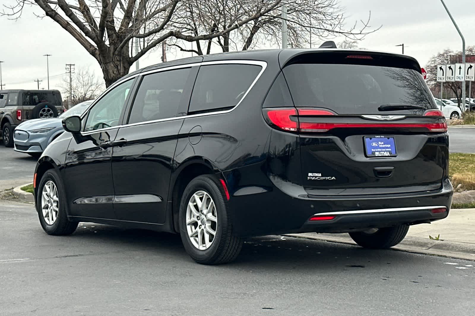 Thumbnail: 2024 Chrysler Pacifica - 6