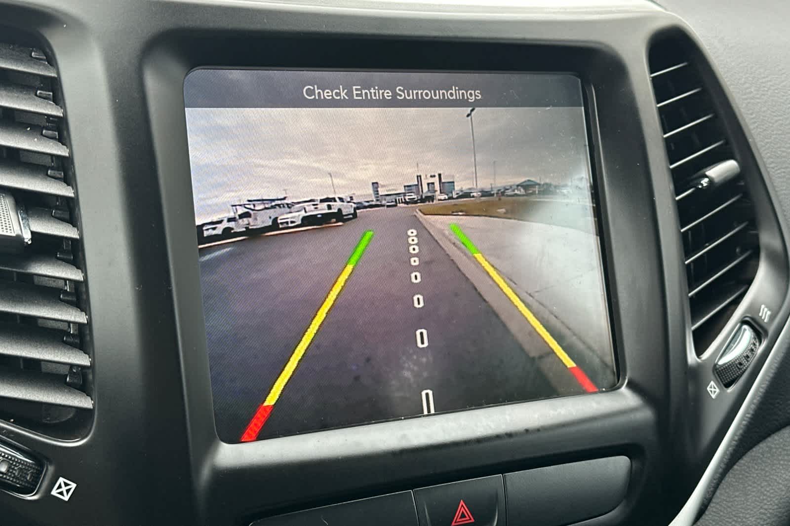 Thumbnail: 2018 Jeep Cherokee - 19