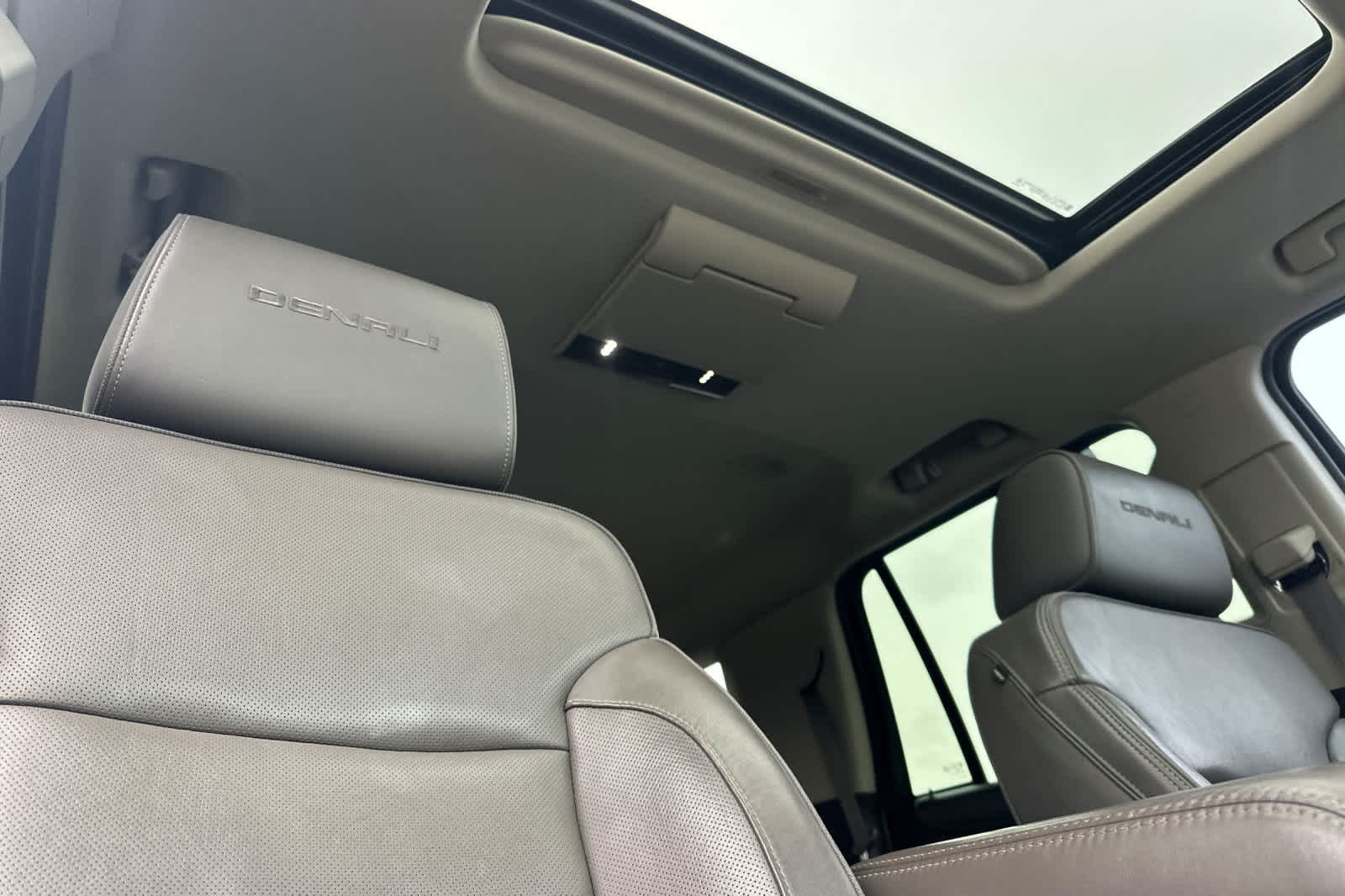 Thumbnail: 2015 GMC Yukon - 19