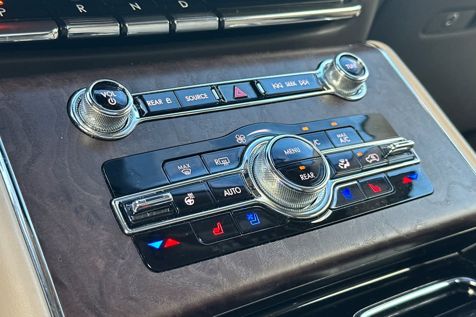 Thumbnail: 2023 Lincoln Aviator - 21