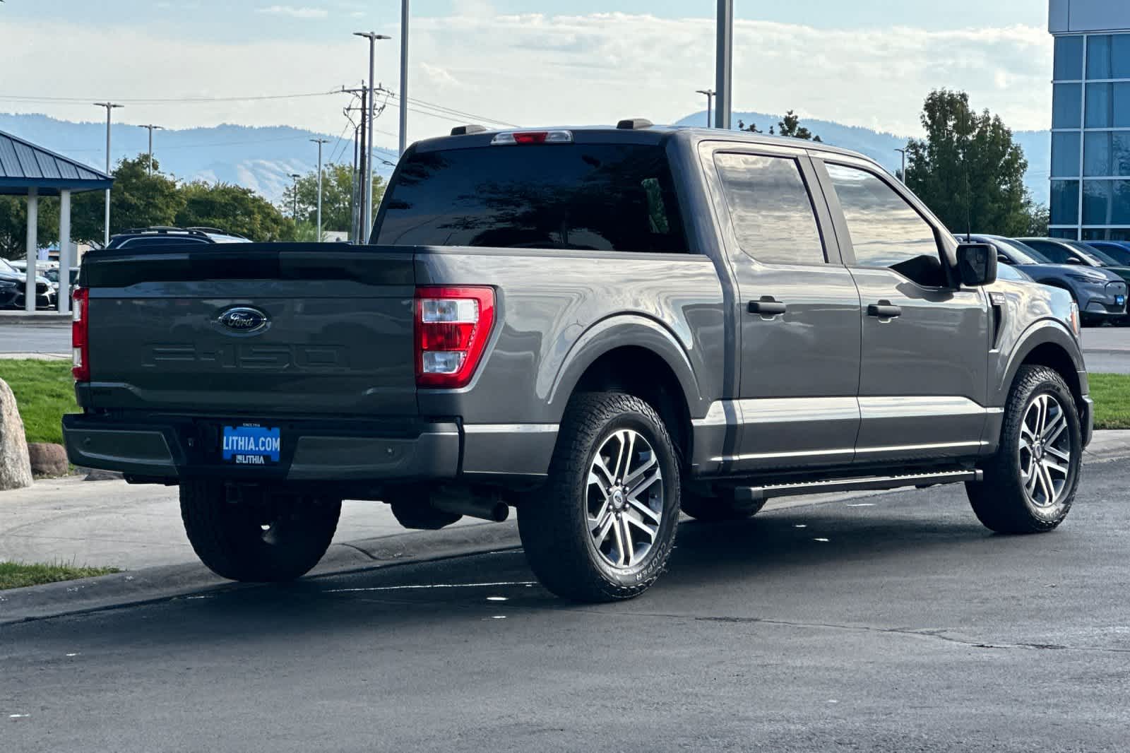 2022 Ford F-150 STX photo 2