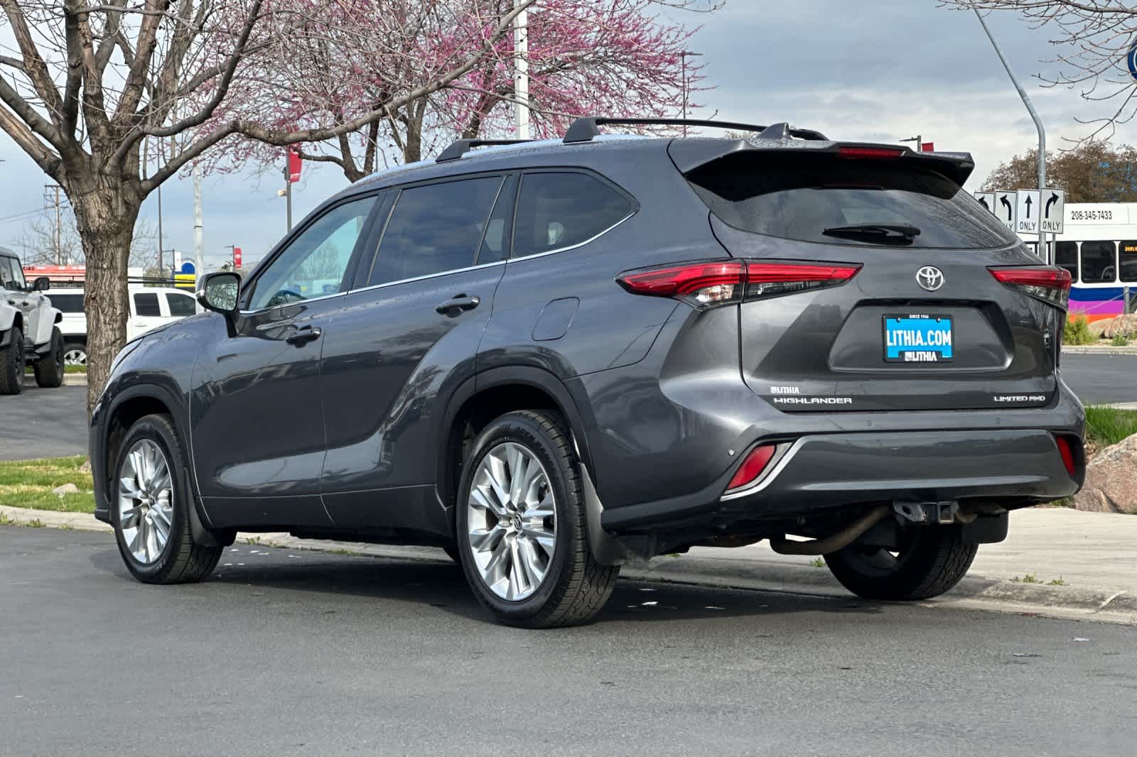 Thumbnail: 2020 Toyota Highlander - 6