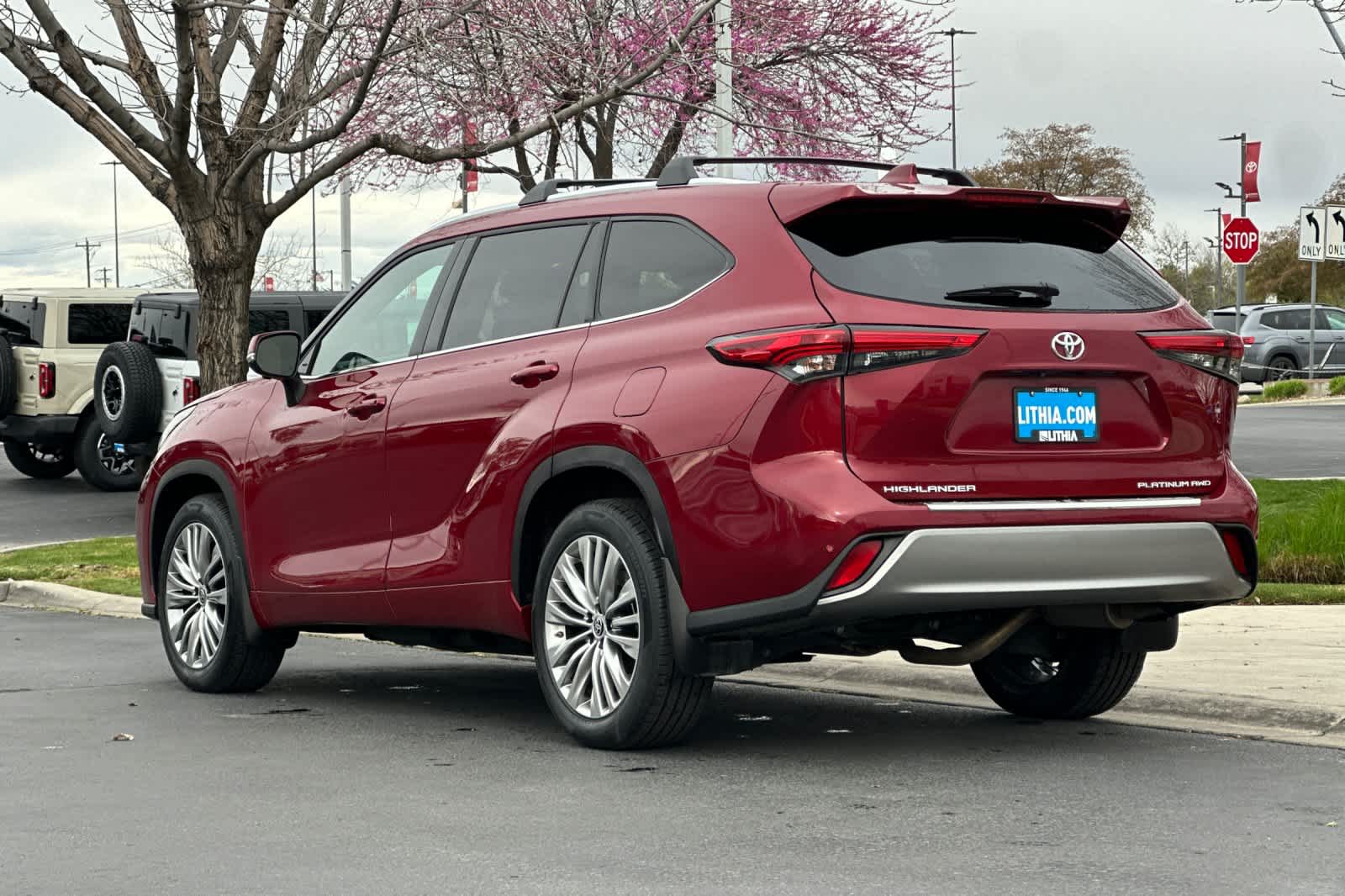 Thumbnail: 2023 Toyota Highlander - 6