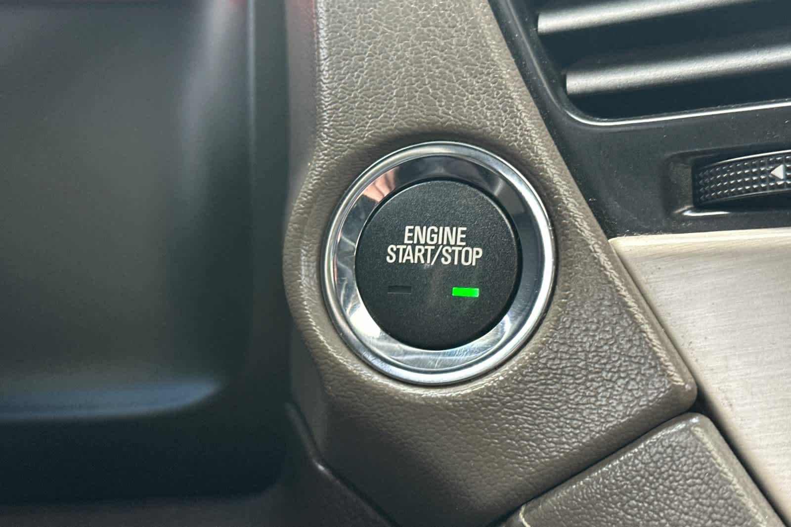 Thumbnail: 2015 GMC Yukon - 24