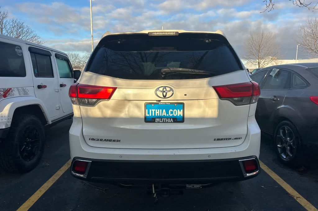 Used 2019 Toyota Highlander Limited Platinum V6 SUV