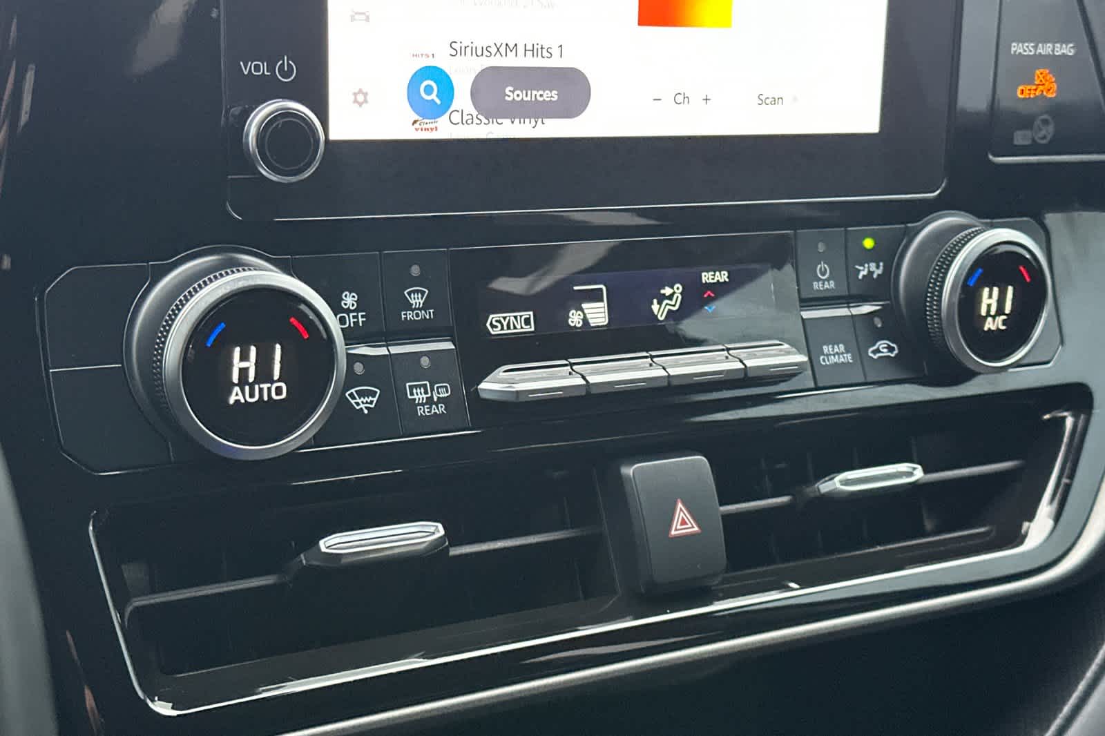 Thumbnail: 2023 Toyota Highlander - 21