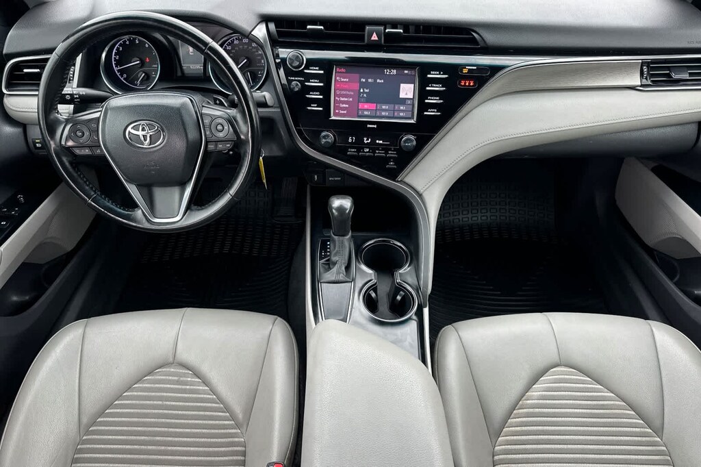 Used 2020 Toyota Camry SE Sedan