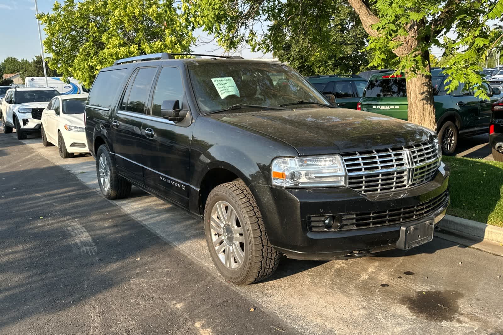 Thumbnail: 2012 Lincoln Navigator L - 4