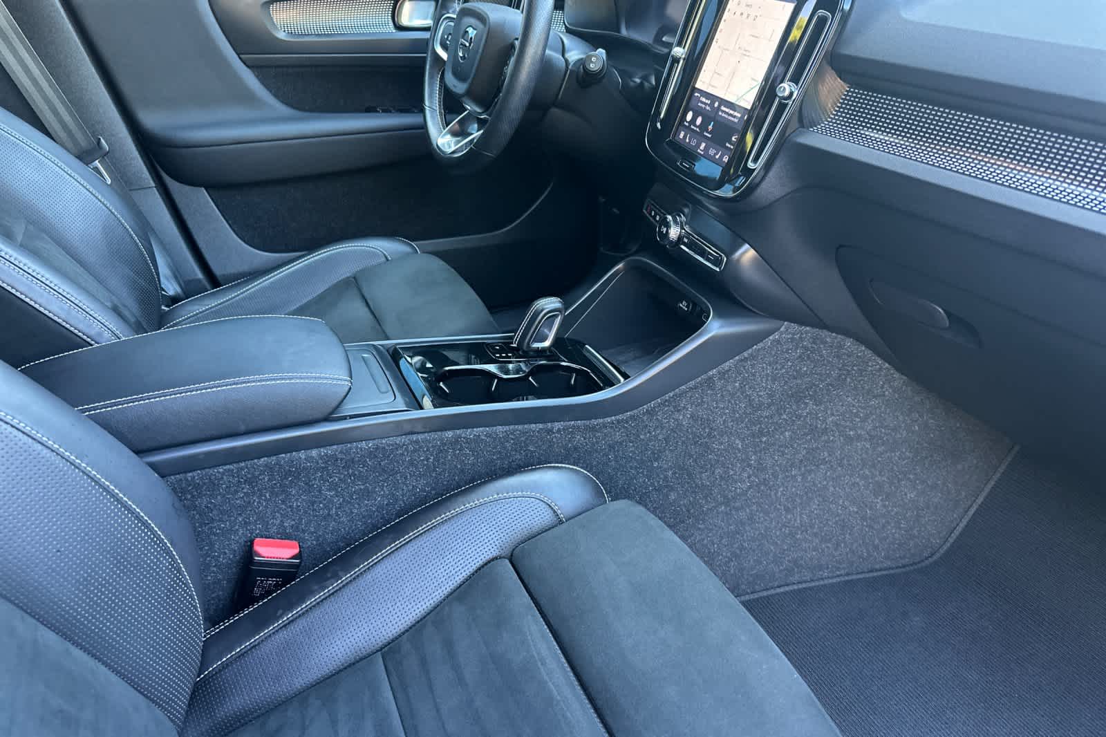 Thumbnail: 2021 Volvo XC40 - 16