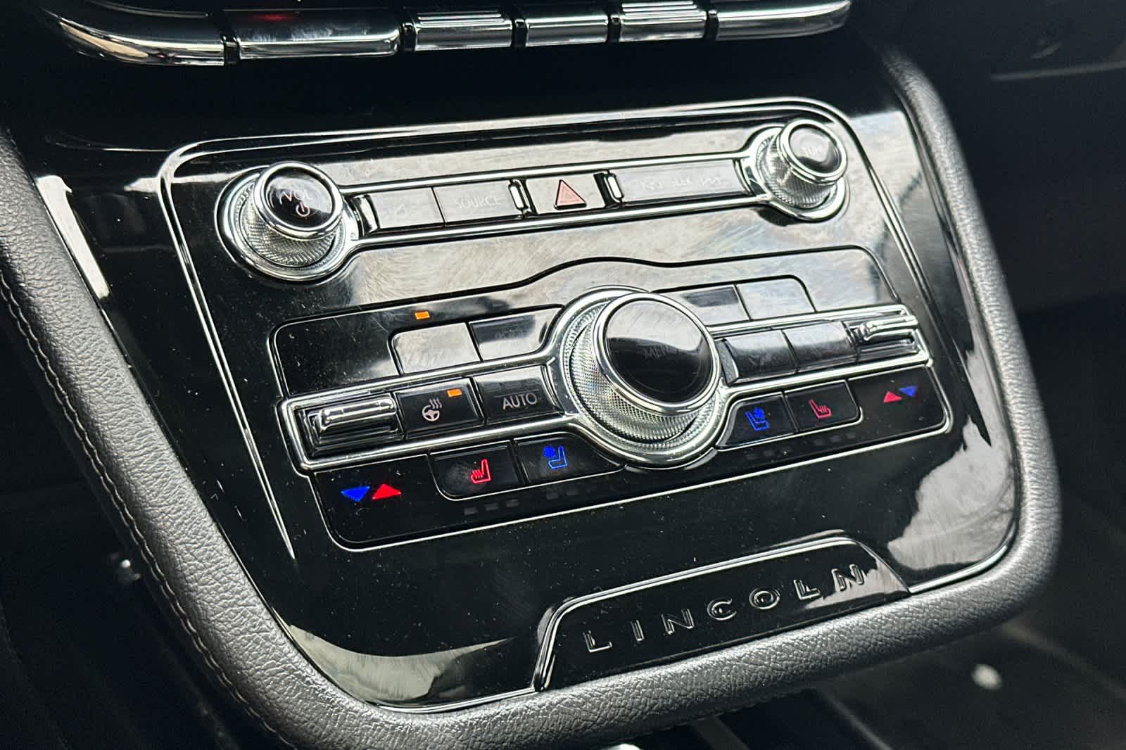 Thumbnail: 2022 Lincoln Corsair - 21