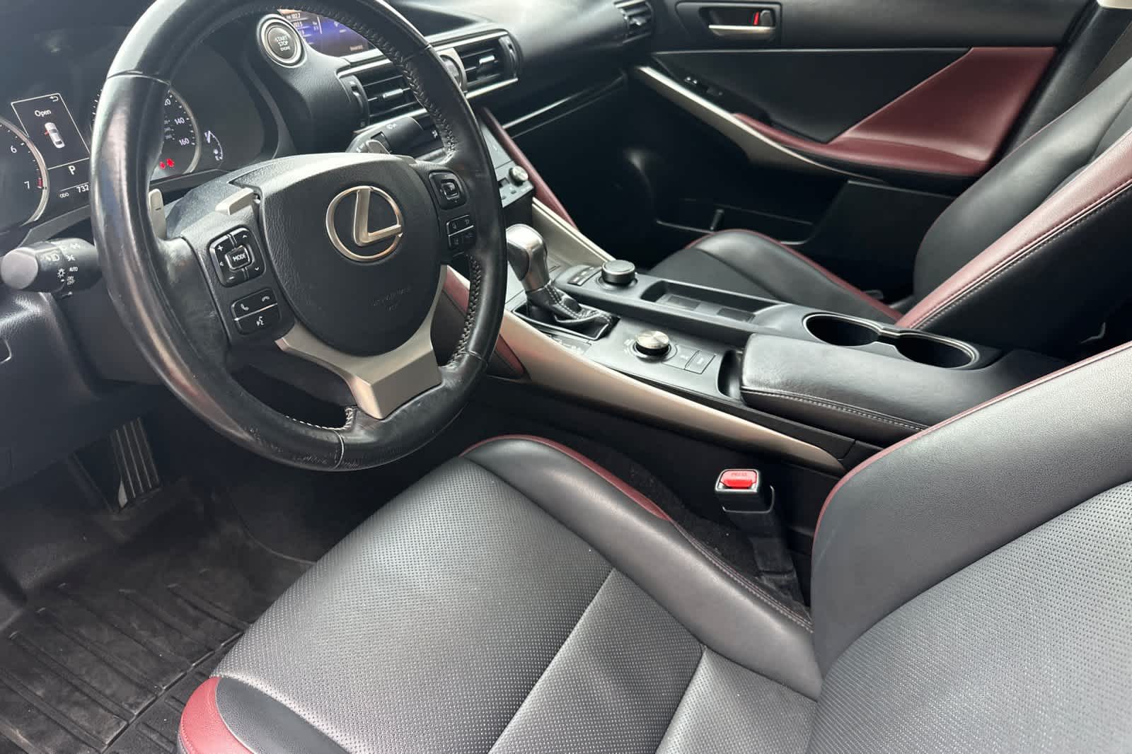 Thumbnail: 2018 Lexus IS - 11