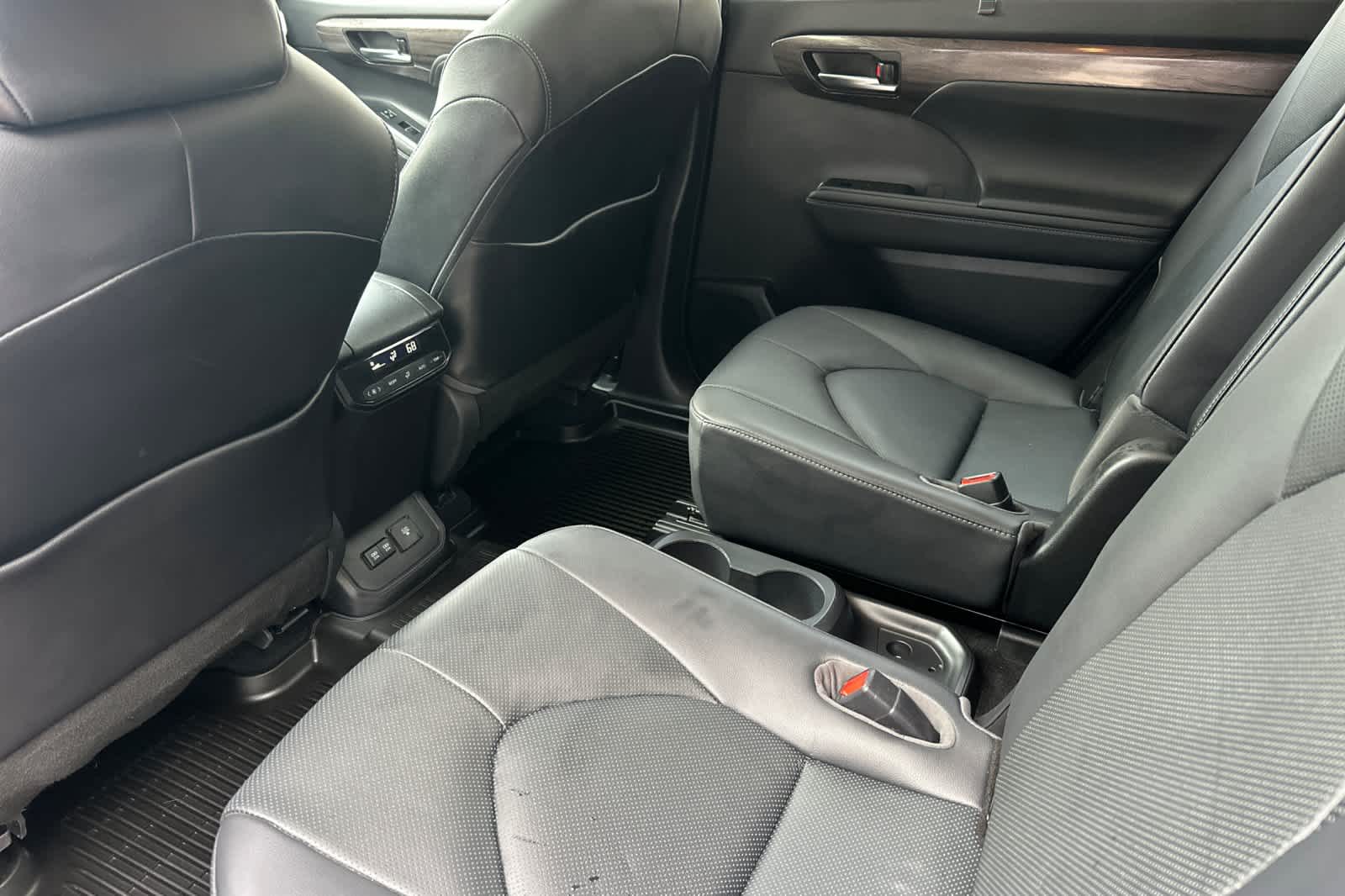 Thumbnail: 2020 Toyota Highlander - 4