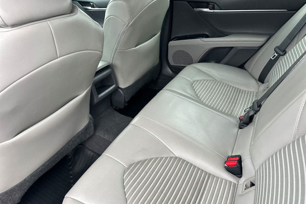 Used 2020 Toyota Camry SE Sedan