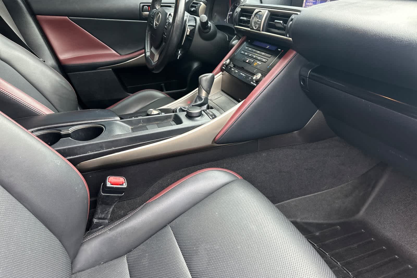 Thumbnail: 2018 Lexus IS - 15