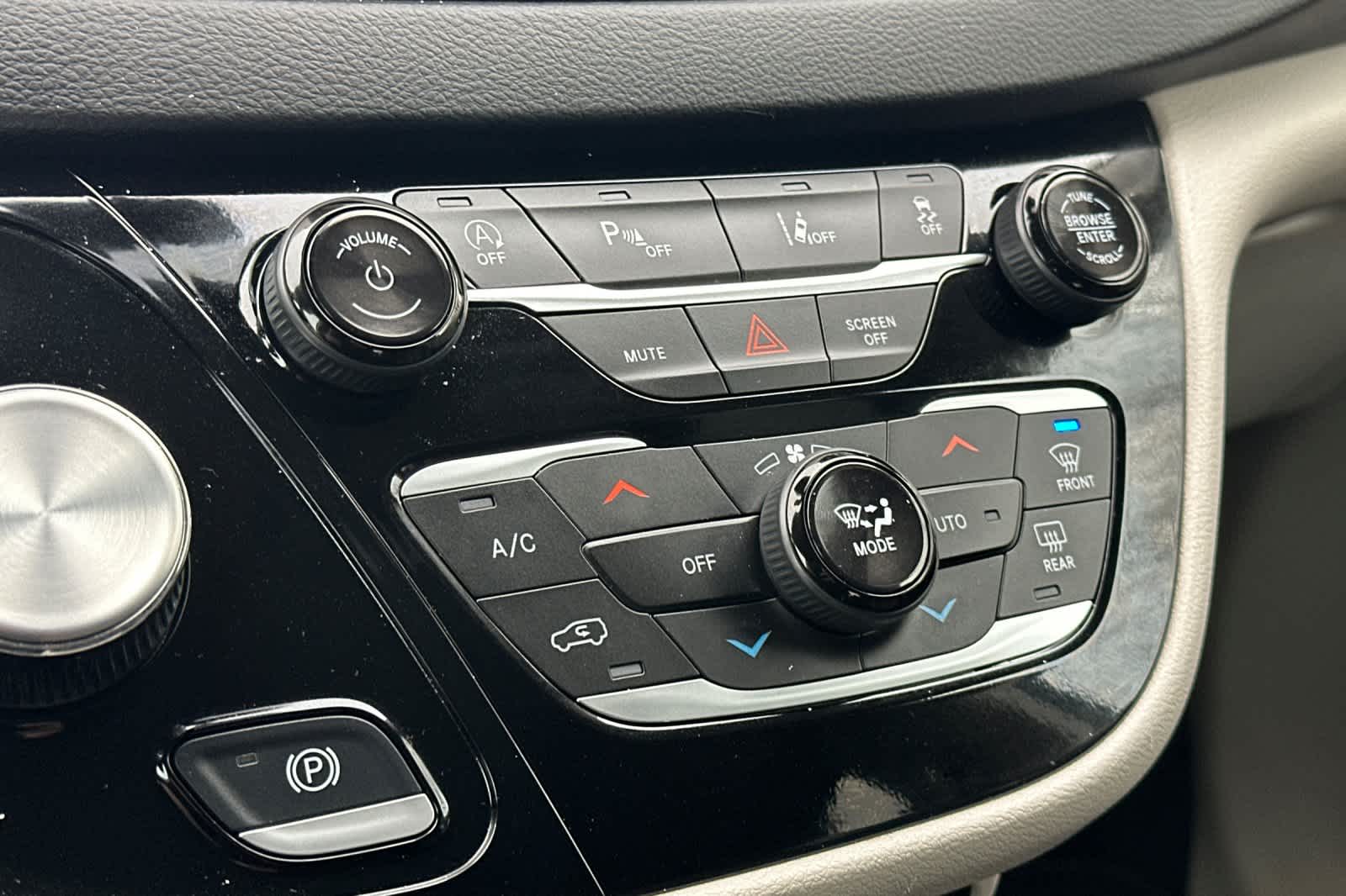 Thumbnail: 2024 Chrysler Pacifica - 21