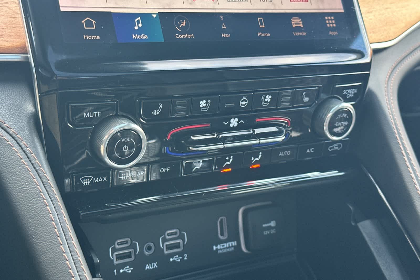 Thumbnail: 2023 Jeep Grand Cherokee - 21