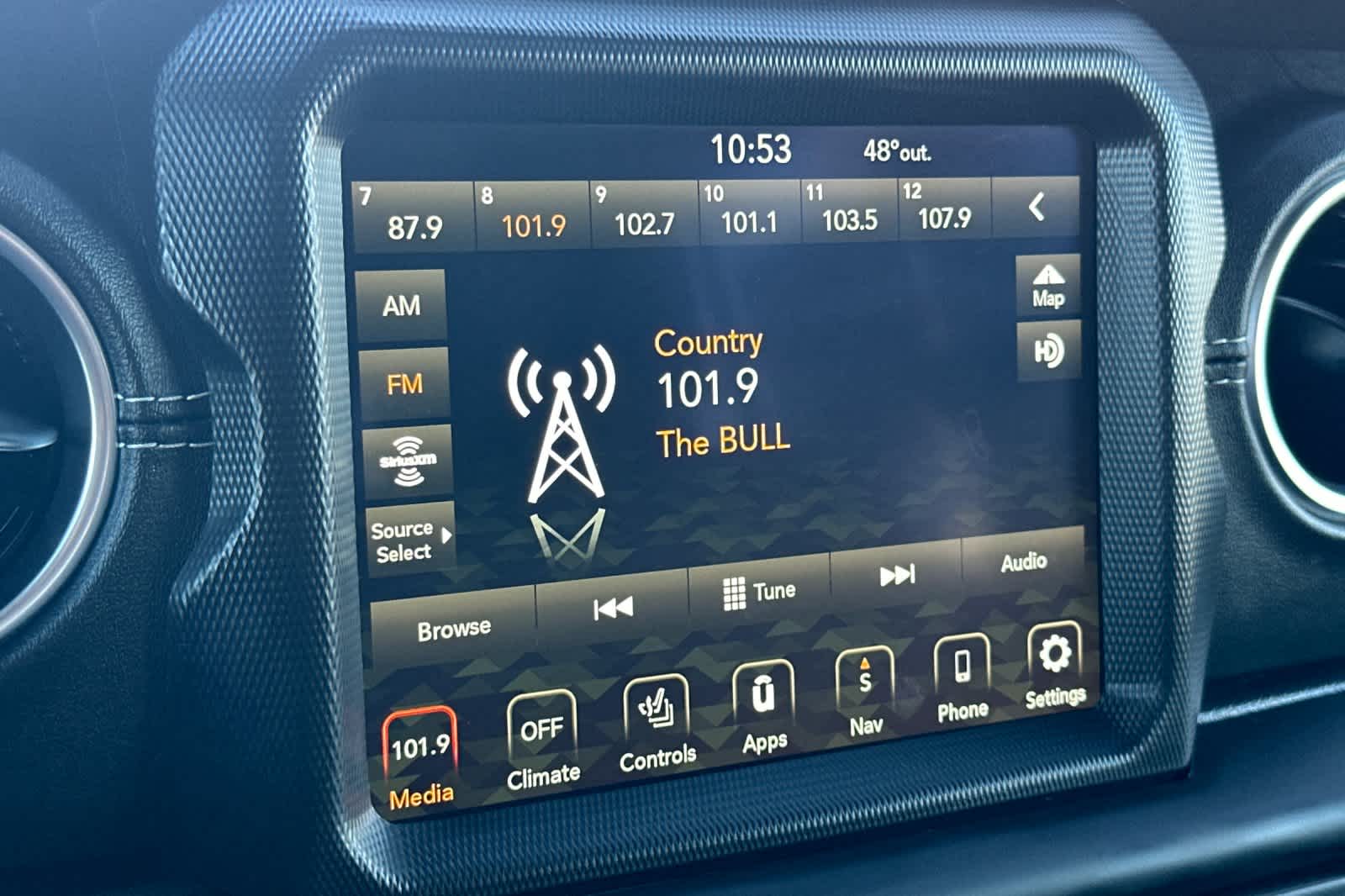 Thumbnail: 2021 Jeep Wrangler - 18