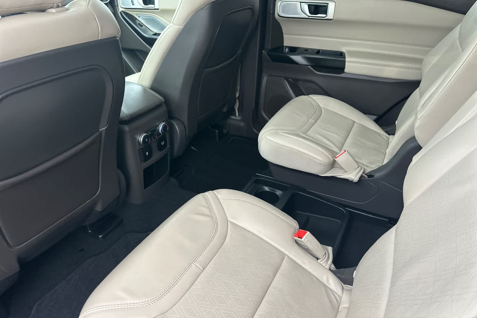 Thumbnail: 2020 Ford Explorer - 4