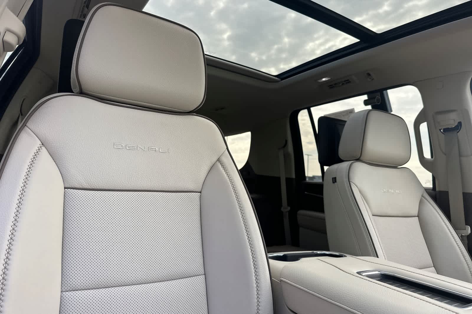 Thumbnail: 2024 GMC Yukon XL - 19