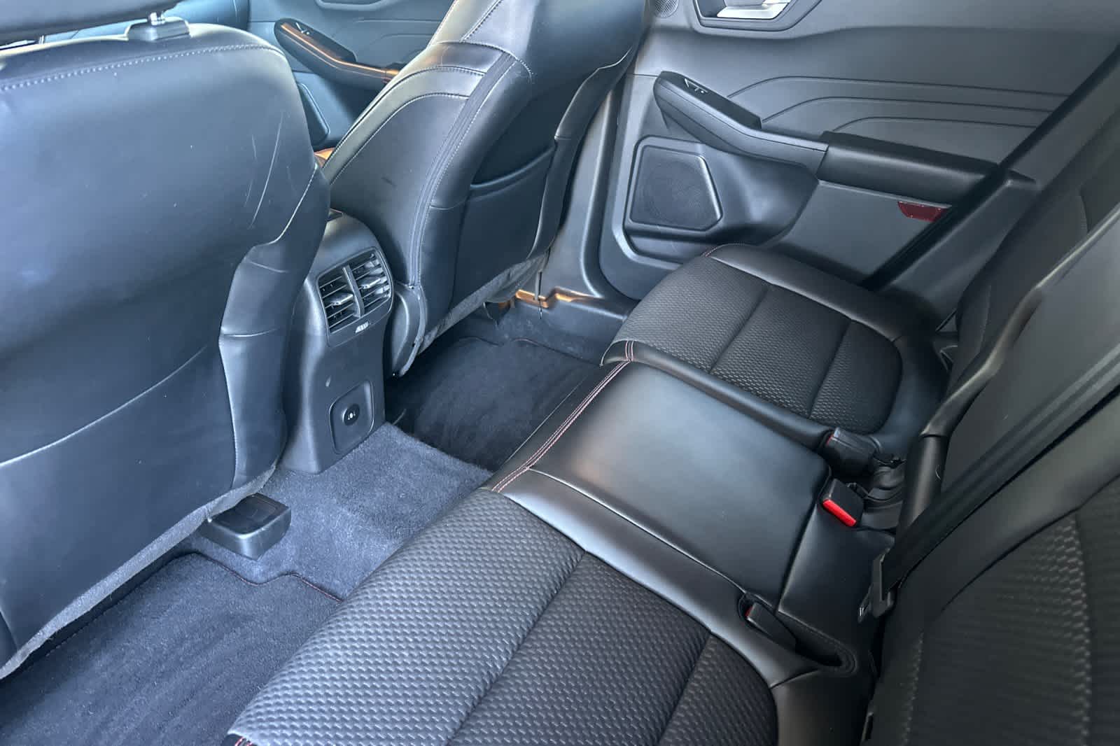 2023 Ford Escape ST-Line Select photo 4