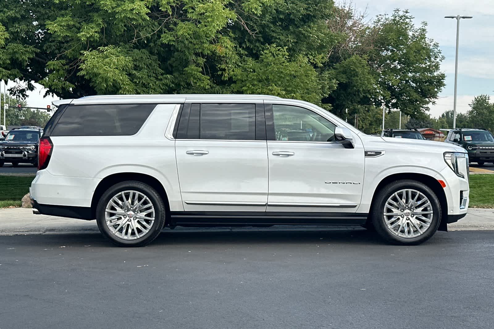 Thumbnail: 2024 GMC Yukon XL - 8