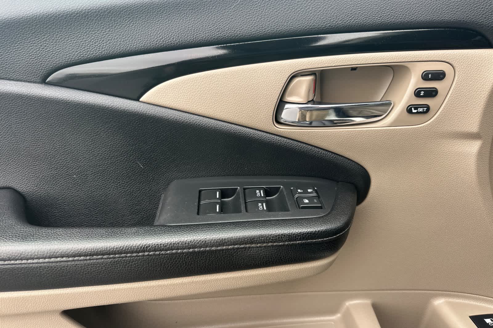 Thumbnail: 2017 Honda Ridgeline - 12