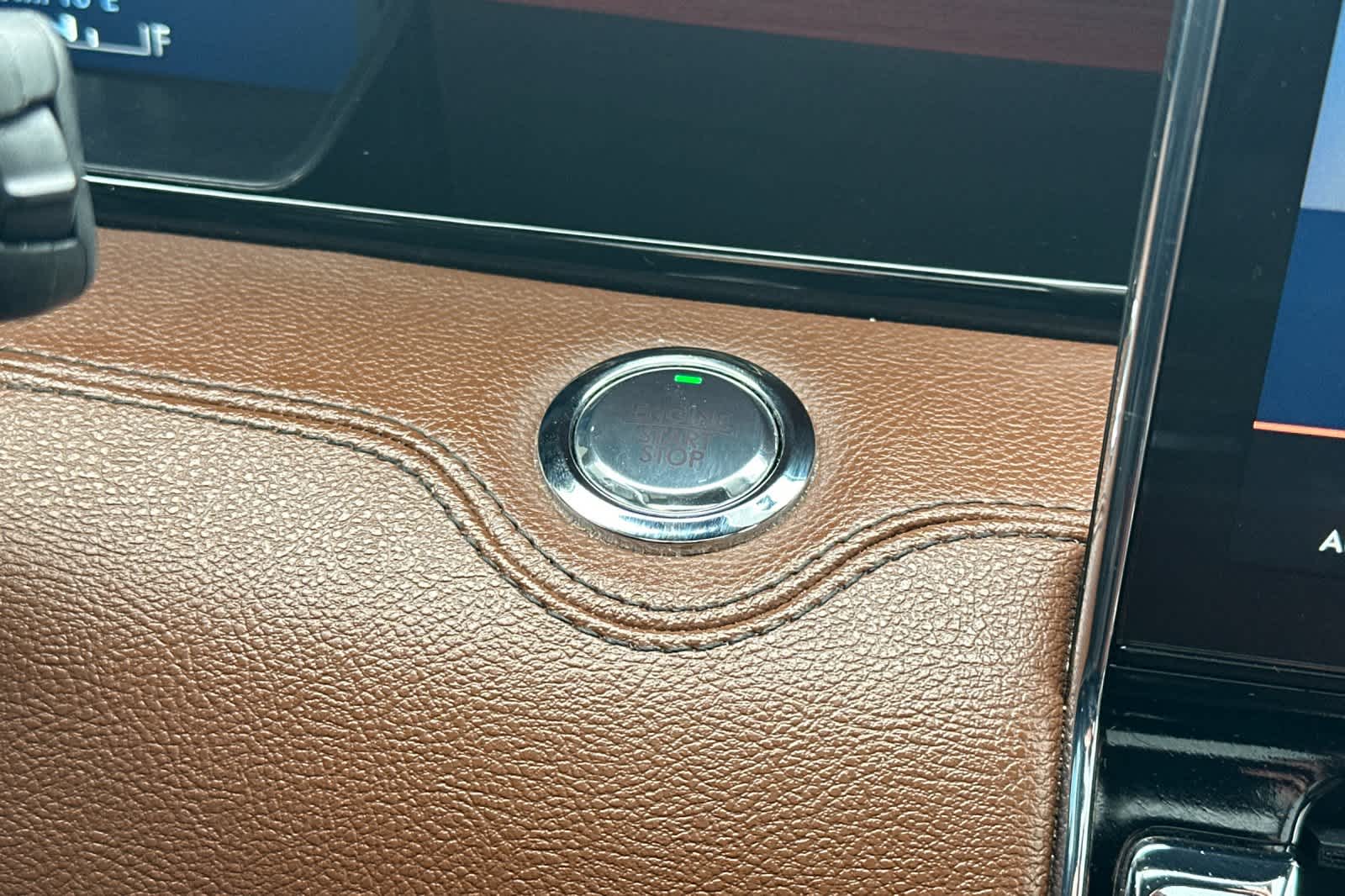 Thumbnail: 2024 Lincoln Navigator L - 24