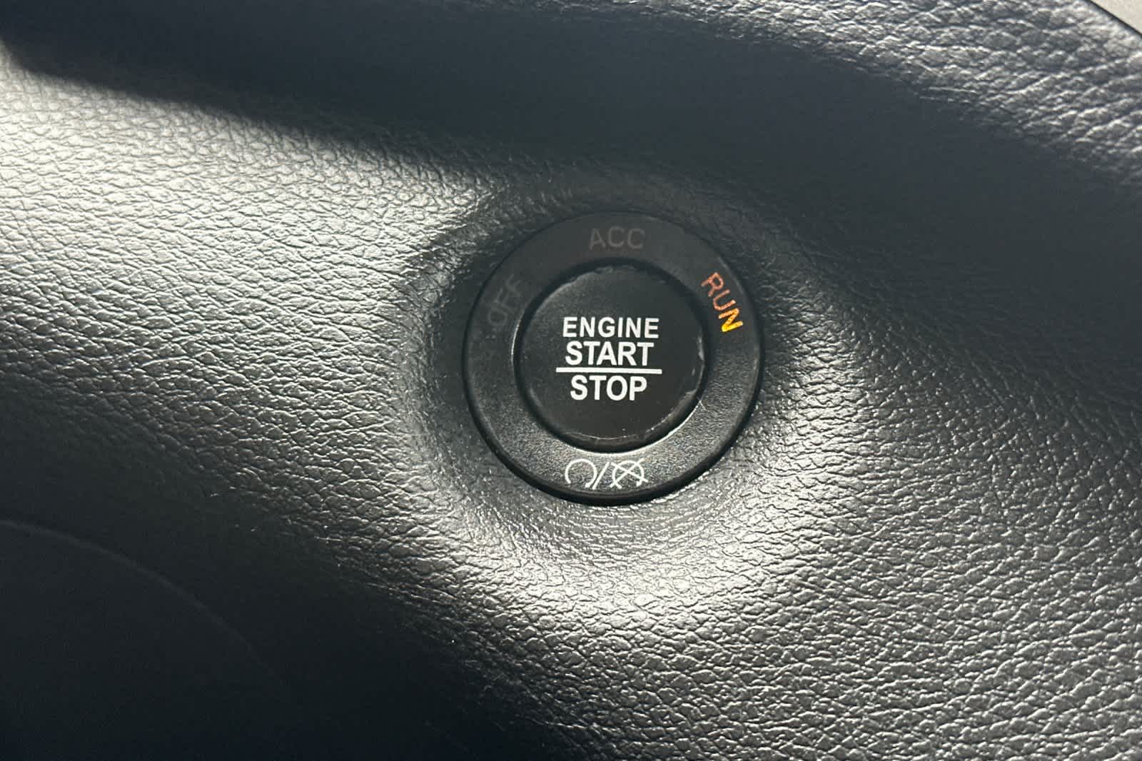 Thumbnail: 2018 Jeep Cherokee - 22