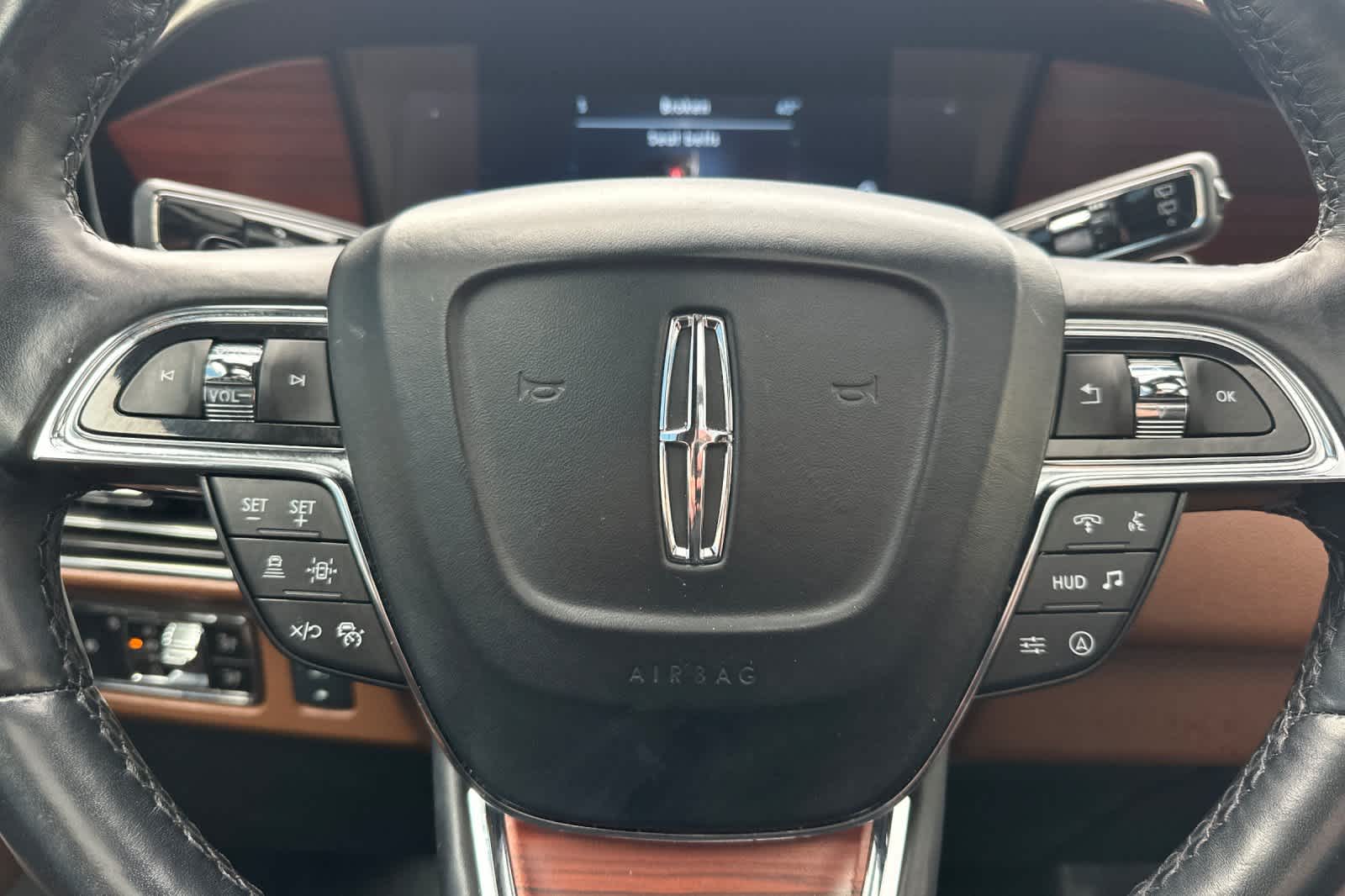 Thumbnail: 2024 Lincoln Navigator L - 25