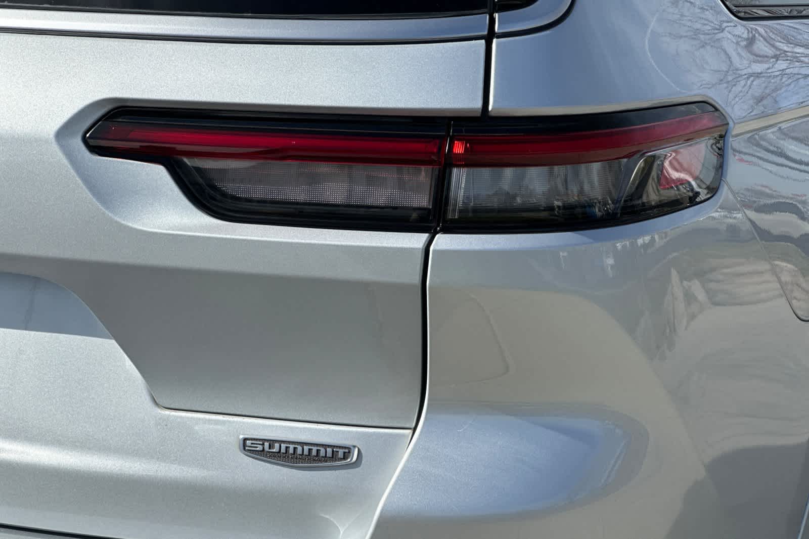 Thumbnail: 2023 Jeep Grand Cherokee - 28