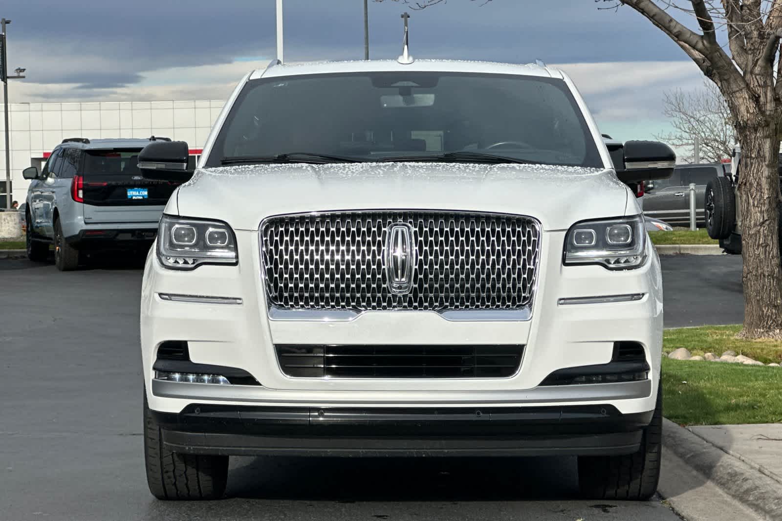 Thumbnail: 2024 Lincoln Navigator L - 10